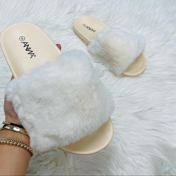 Nude fur rhinestoned slide - Picture 4 of 5